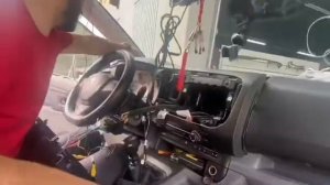 How to remove and install citroen jumpy 3 android radio?