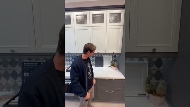 Как быстро и легко включить подсветку кухни. Покажу крутую идею. Такой сенсор стоит не дорого. смотреть онлайн