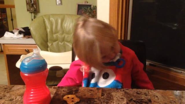 Ella wants Emmy to dance смотреть онлайн