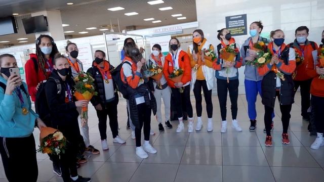 Встреча баскетбольной команды УГМК с болельщиками в аэропорту Кольцово смотреть онлайн