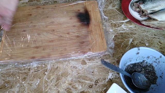 На праздничный стол, только такую скумбрию! Засолка, заморозка все в одном ролике! Будет вкусно! смотреть онлайн