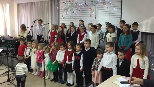 Много лет назад Бог послал Свою Любовь для нас смотреть онлайн