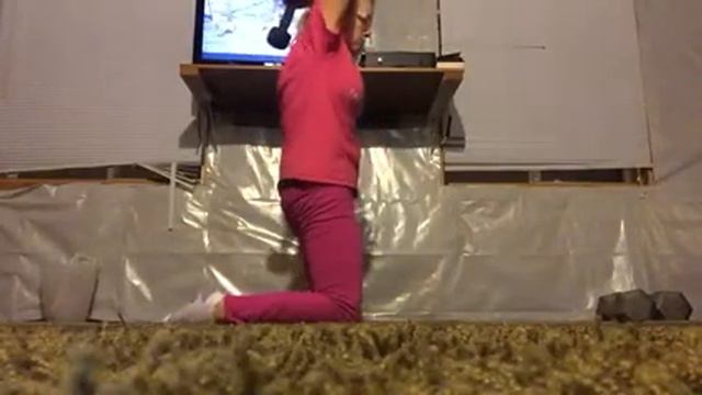 Kneeling Crunches with a WEIGHT (water bottle is fine for beginners) смотреть онлайн