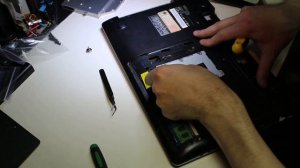 101 Как разобрать любой ноутбук Samsung NP300E5A не включается, замена гнезда питания.