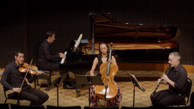 Hindemith Clarinet Quartet - I. Mäßig bewegt смотреть онлайн