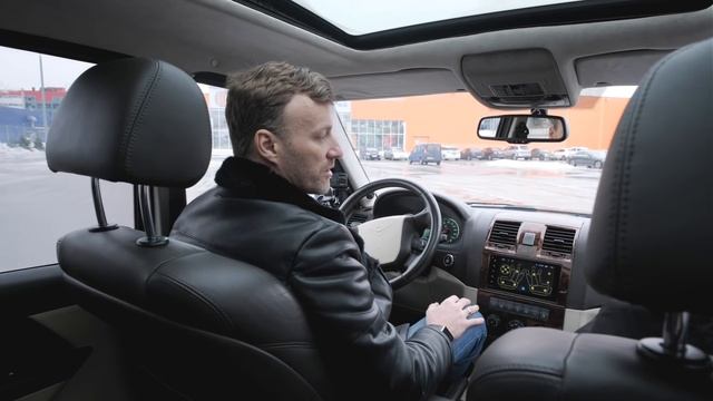 Обзор УАЗ Патриот с панорамной крышей от BMW X5 смотреть онлайн