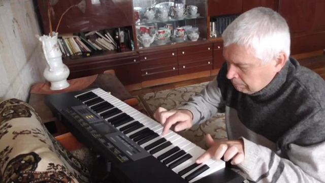 Геннадий Горин играет на синтезаторе ремикс Каморово смотреть онлайн