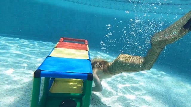 Подводная скамейка в бассейне на даче ~ Магазин оборудования для бассейнов PlaPlo смотреть онлайн