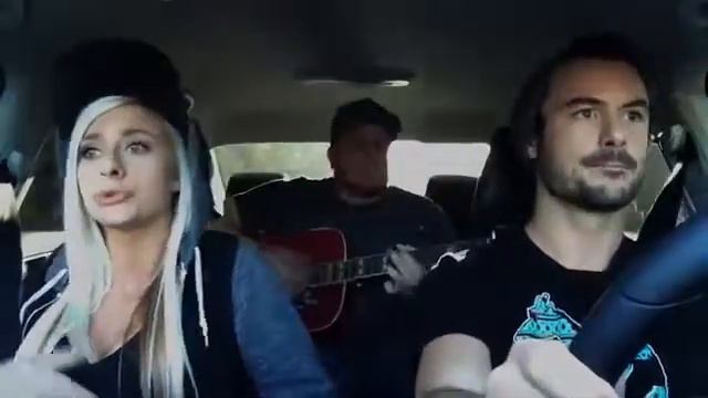 Красивая девушка поёт в машине смотреть онлайн