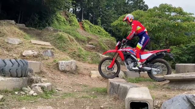 CRF250L〈S〉 × GATTI　『TRIAL』 смотреть онлайн