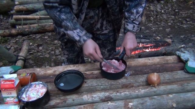 Готовим мясо на костре. Ужин крутых выживальцев- 2 смотреть онлайн