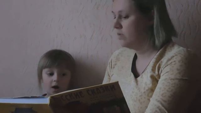 Страна читающая — Мама Ирина и дочь Дарья Богдановы читают произведение «Телефон» К. И. Чуковского смотреть онлайн