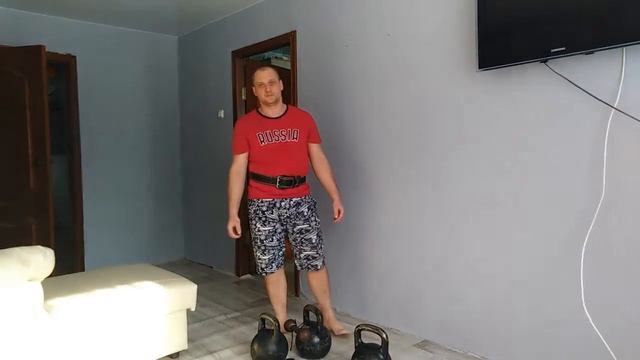 Проходка в толчке гирь одной рукой. смотреть онлайн