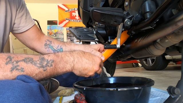 BMW K1600 Grand America Oil Change And Service Reset