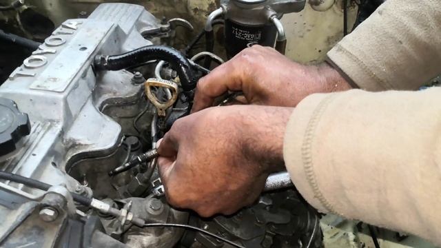How to Toyota 2c engine starting problem - diesel engine starting problem смотреть онлайн