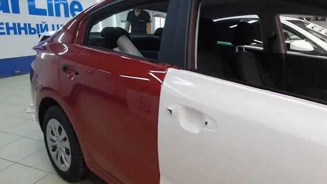 Оклейка автомобиля Kia Rio пленкой белый глянец смотреть онлайн