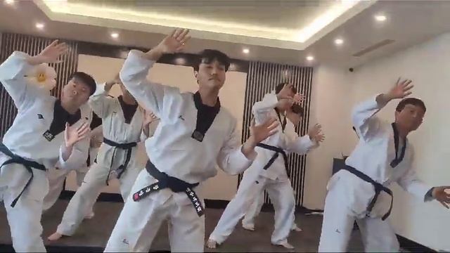 Taekvondo. Korea dance #azerbaijan #아제르바이잔 #바쿠 #koreateam #baku #taekwondo смотреть онлайн