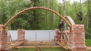 Строительство тонкой арки из кирпича пролётом 4.5 метар