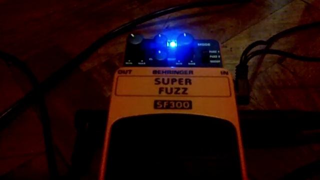 Behringer Super Fuzz SF300 смотреть онлайн