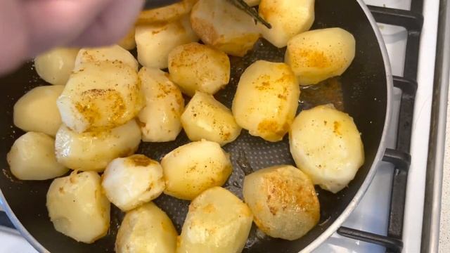Картошка в специях на сковороде смотреть онлайн