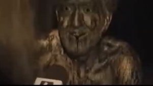 этот человек жил в конолизаци и ел детей девушка хотела сделать интервью с ним но он захотел сест е