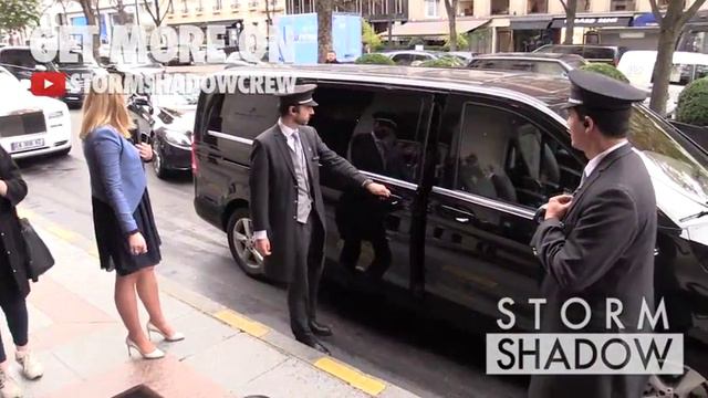 Kaia Gerber coming out of the Chloe fashion show in Paris смотреть онлайн