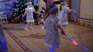 Танец «Вальс снежинок»