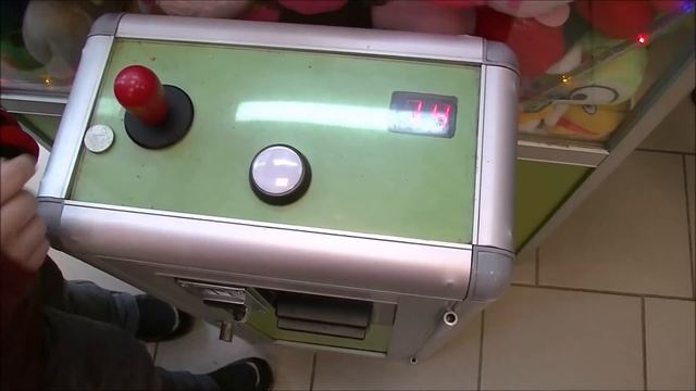 ШОК..МЫ ОБМАНУЛИ АВТОМАТ/Как ОБМАНУТЬ АВТОМАТ ИГРУШЕК смотреть онлайн