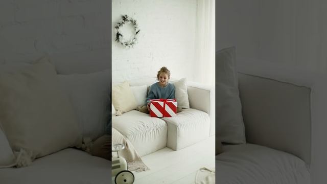 К чему горят щёки в среду смотреть онлайн