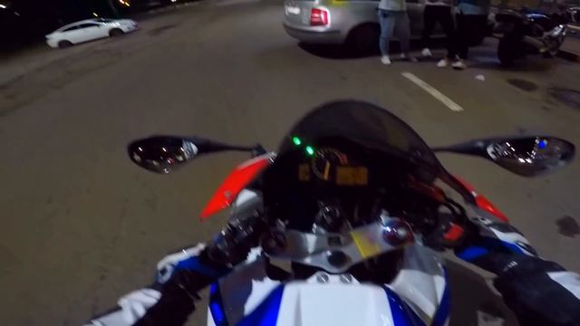 КАТАЕМ ДЕВУШЕК НА МОТОЦИКЛАХ смотреть онлайн