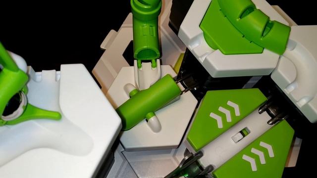 Gravitrax Mini Marble Run // Micro Parcours de billes // Zwergen-Kugelbahn смотреть онлайн