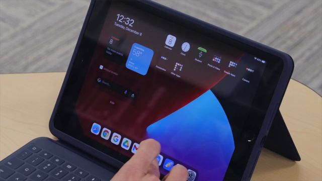 Using Split Screen on your iPad смотреть онлайн