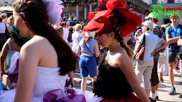 Reine Lucia Les Brodeuses Parisiennes, эксперименты со спецстежками. смотреть онлайн