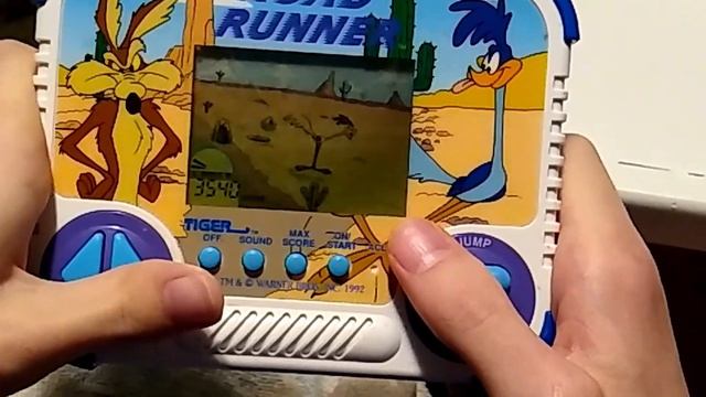 Road Runner Tiger Electronics Handheld LCD Game (Full Game) смотреть онлайн