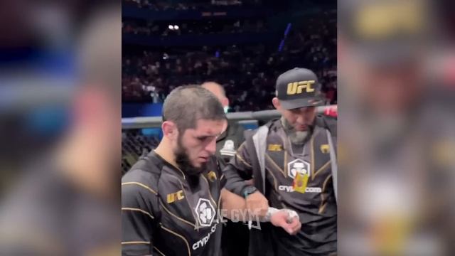 Махачев - Волкановски слова и эмоции после боя / Реакция Хабиба и Оливейра на победу Ислама смотреть онлайн