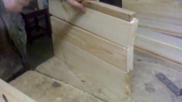 Склейка бокового щита улья системы ДАДАНА БЛАТА смотреть онлайн