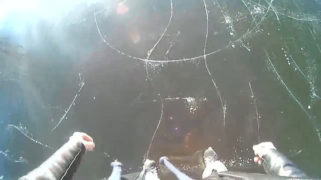 Катались на коньках , Стас учил брата кататься)) смотреть онлайн