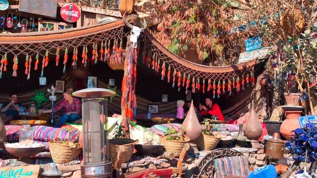 Farsha Cafe в Шарм Эль Шейх на склоне горы около отеля Club El Faraana Reef смотреть онлайн