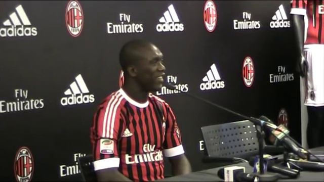 Adriano Galliani e Clarence Seedorf alla presentazione della nuova maglia del Milan смотреть онлайн