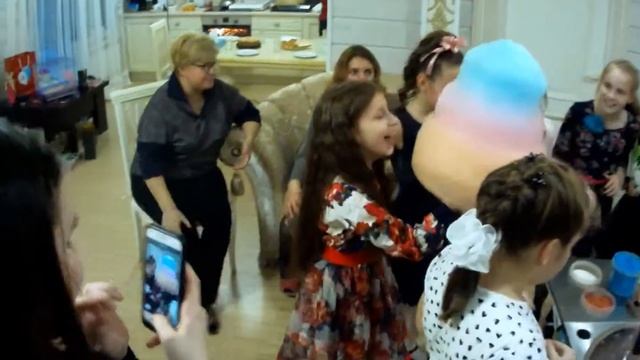 Праздник и САХАРНАЯ ВАТА!!! смотреть онлайн