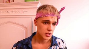 пазл странно себя ведёт подростки приехали в кампус пазл разбил окно? учитель Макс стал злой 1 сери