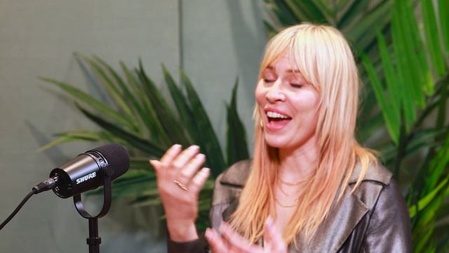 Natasha Bedingfield: Speaking up, motherhood, and spaghetti straps смотреть онлайн