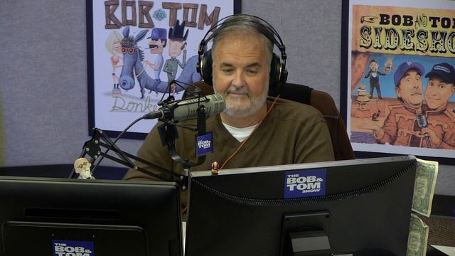 Donnie Baker's My Pillow смотреть онлайн