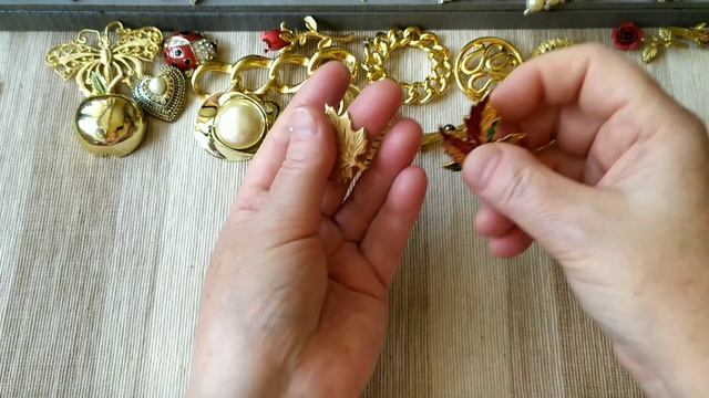 56. Второй лот с винтажными брошами. смотреть онлайн