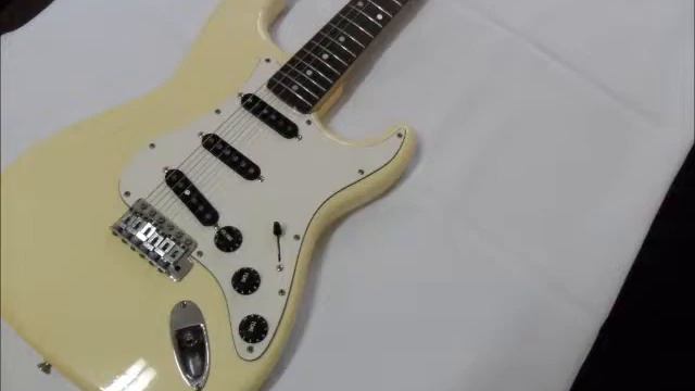 Fender Japan ST72 смотреть онлайн