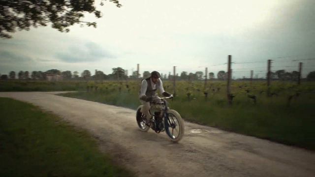 Time Warp: A 'vintage' motorcycle built from scratch смотреть онлайн