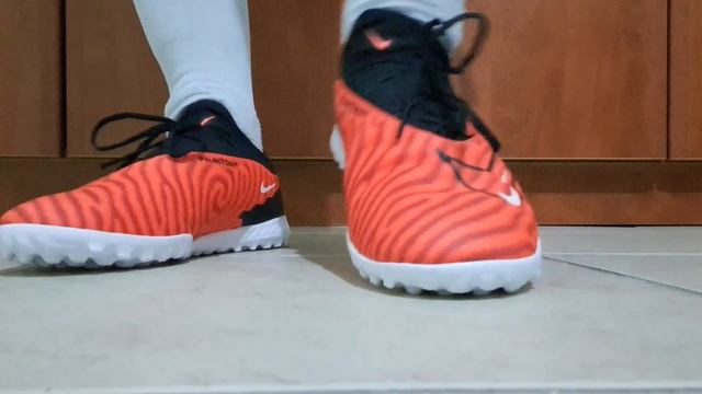 Nike Phantom GX Pro Turf (DD9466-600) смотреть онлайн