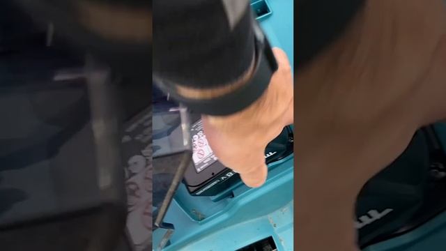 Аккумулятор для всех инструментов #шуруповерт #газонокосилка #пила #дрель смотреть онлайн