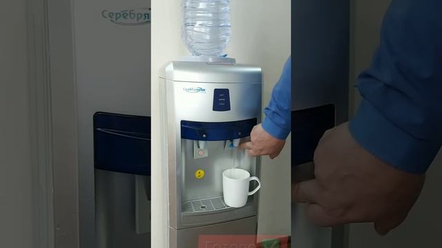 Переходник на 5 литровые бутылки, для диспенсеров и кулеров смотреть онлайн