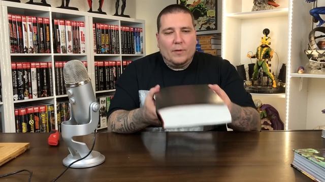 HOW TO Properly Open a New OMNIBUS or HARDCOVER смотреть онлайн